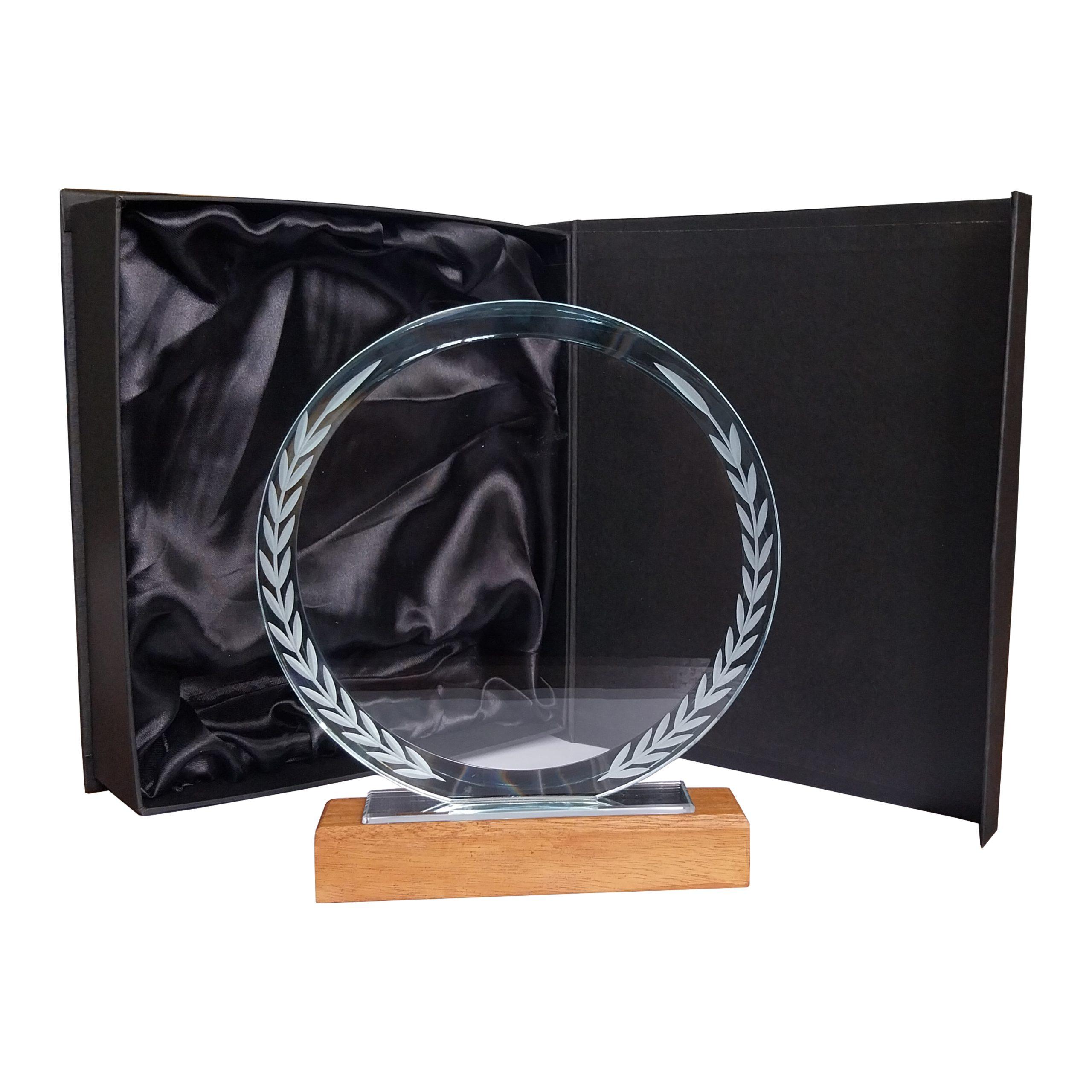 Galvano Cristal con Base de Madera 200 x 200 mm.